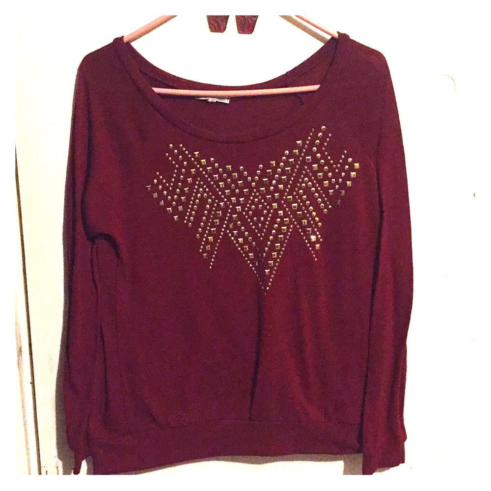 Very comfortable fitting sweater top.